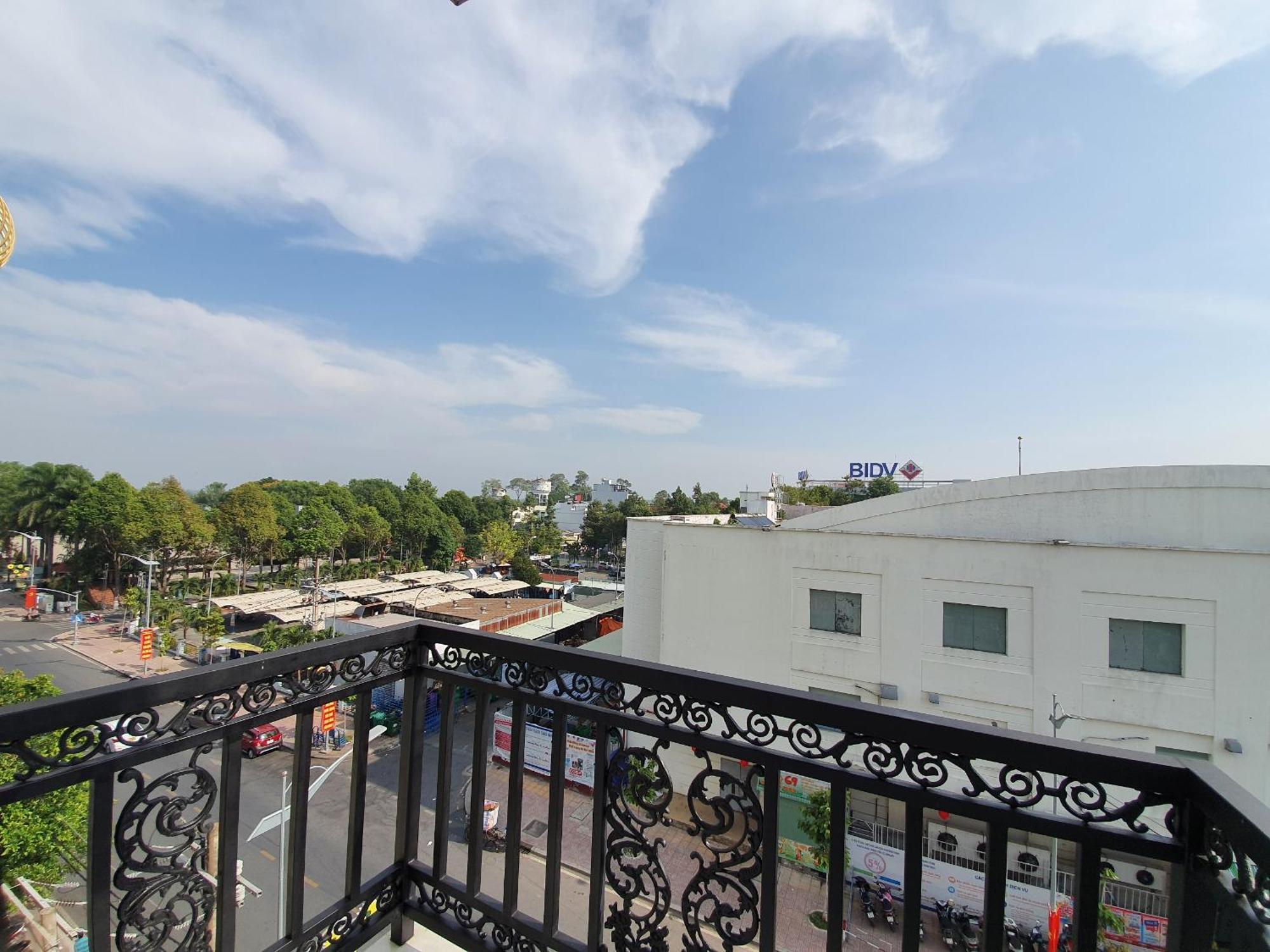 Minh Khue Hotel Vĩnh Long Exteriör bild